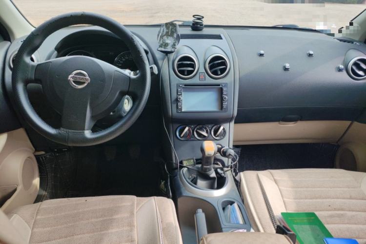 Used Nissan Qashqai 2012 1.6XE Wind 5MT 2WD Center Console