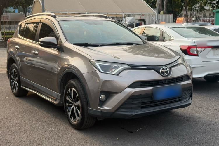 Used Toyota RAV4 2016 2.0L CVT Two-Wheel Drive Fashion Edition China V Standard Exterior 3