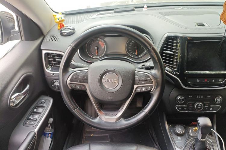 Used Jeep Cherokee 2019 2.0T Four-Wheel Drive Explorer Edition China V