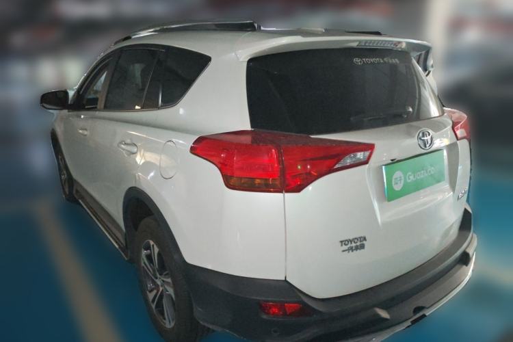 Used Toyota RAV4 2015 2.0L CVT Two-Wheel Drive Fashion Edition Rear Left 45 Deg