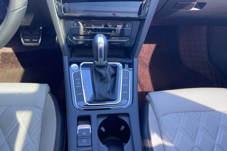 Used Volkswagen Magotan 2023 2 Million Units Commemorative Edition 330TSI DSG Luxury Version Gear Lever