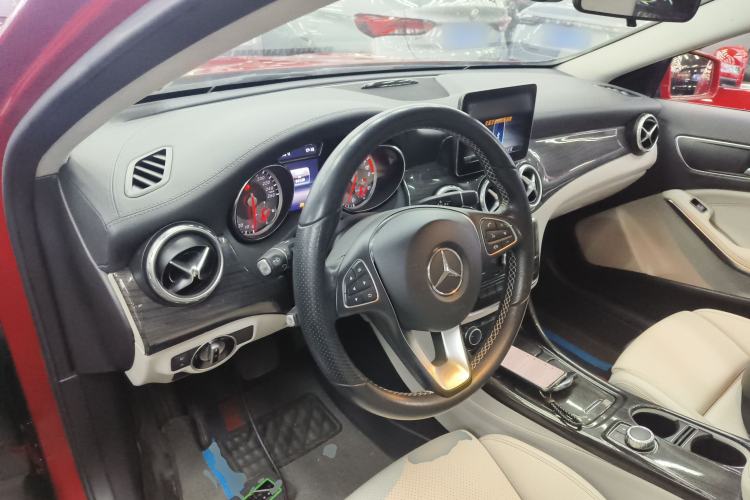 Used Mercedes-Benz GLA 2016 GLA 200 Fashion Model Center Console