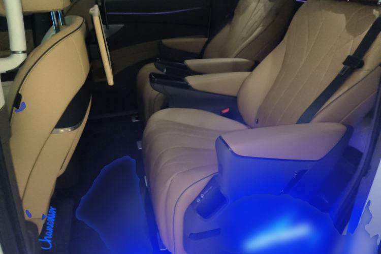 Used Denza D9 2022 DM-i 970 Four-Wheel Drive Flagship Model
