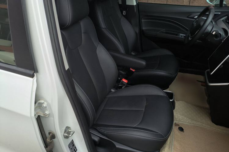 Used NETA V 2021 Standard Range Entertainment Version – Upgraded Model Right Front Seat