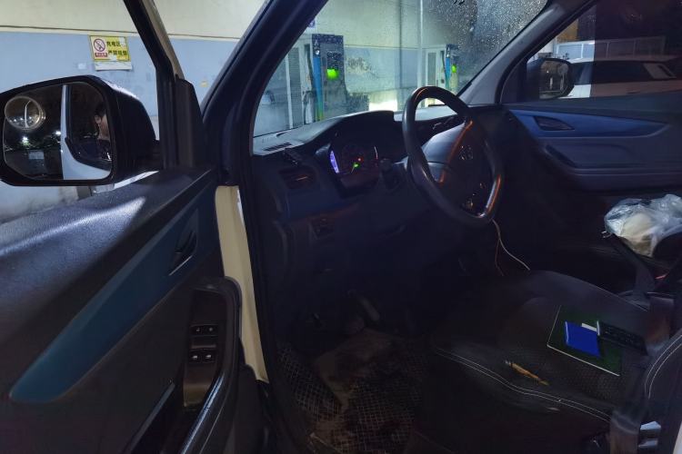 Used SAIC MAXUS EV30 2019 City Logistics Vehicle Fast Delivery Version Long Wheelbase Mengguli 35 kWh
