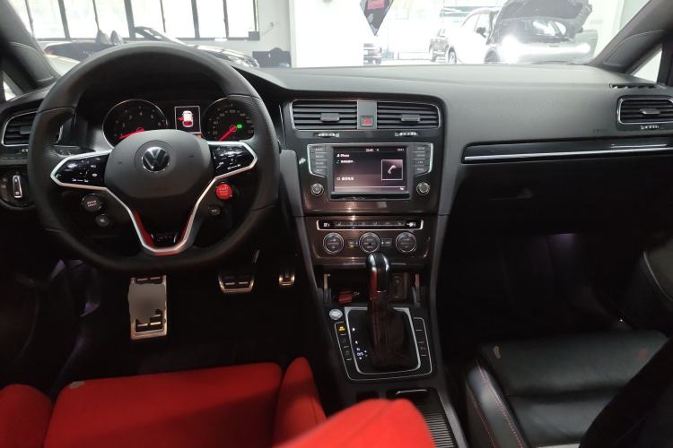 Used Volkswagen Golf GTI 2016 2.0 TSI GTI Center Console