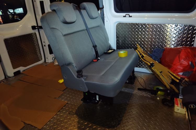 Used Ford Transit 2023 2.0T Gasoline Automatic Multi-Function Commercial Vehicle Short Wheelbase Mid-Roof Design 5/6 Seats
