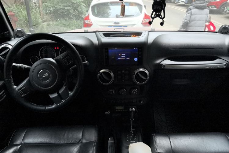 Used Jeep Wrangler 2012 3.6L Sahara Four-Door Edition
