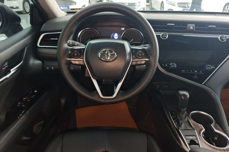 Used Toyota Camry 2021 2.0G Luxury Edition
