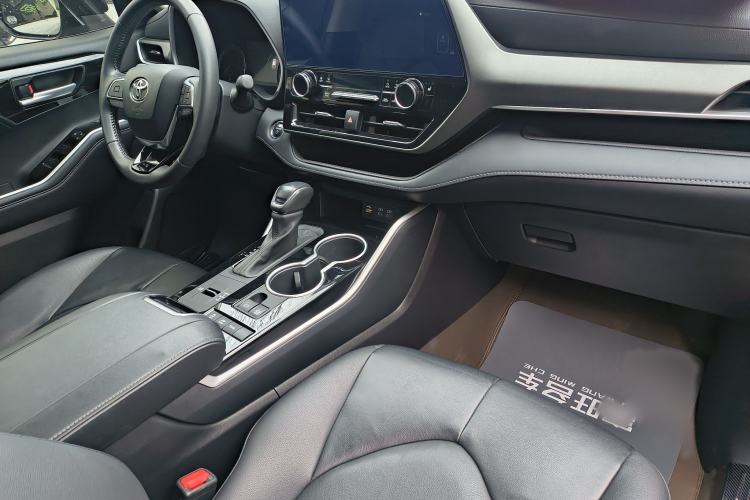 Used Toyota Highlander 2023 2.5L Smart Electric Hybrid Dual-Engine Four-Wheel Drive Prestige Version – 7 Seats Interior 8