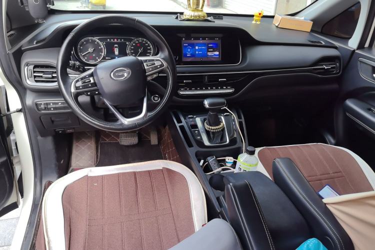 Used GAC Trumpchi M6 2021 270T DCT Luxury Edition (7-seater) Center Console