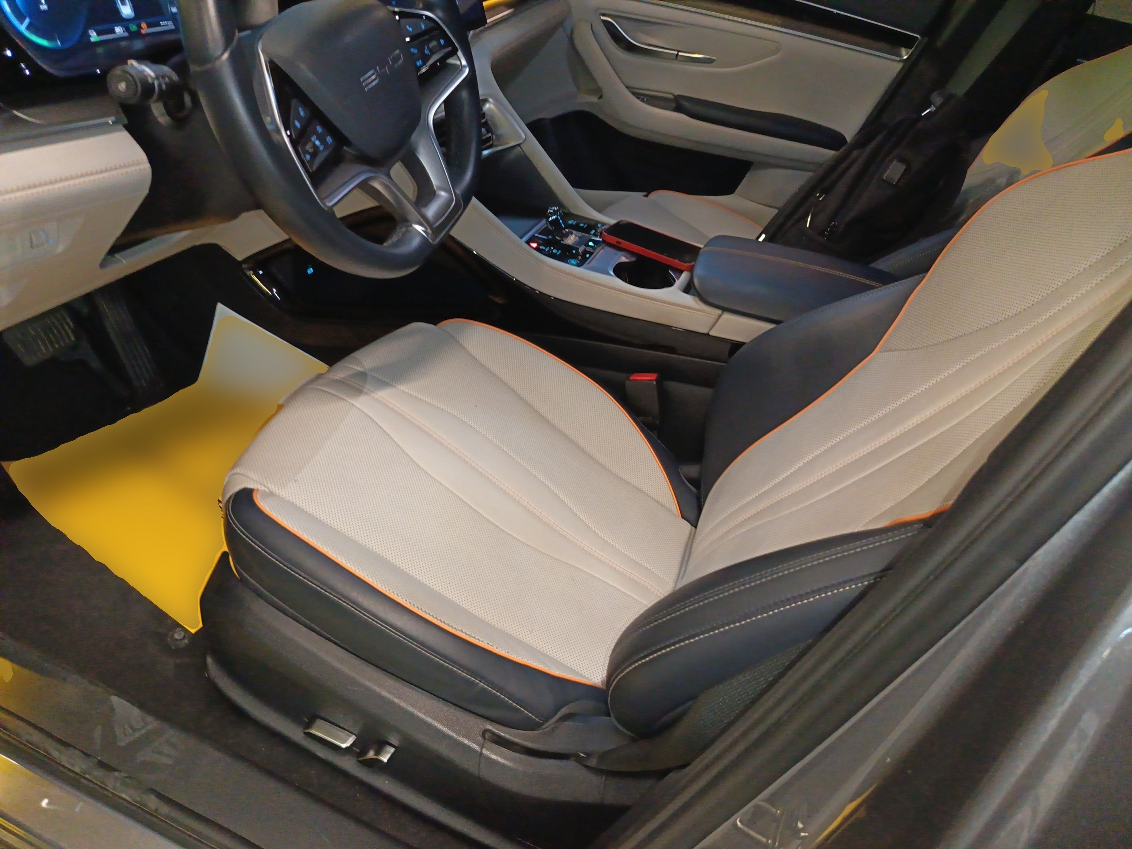 المقاعد الأمامية داخل السيارة