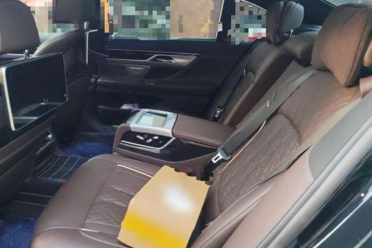 Used BMW 7 Series 2021 740Li Luxury Edition M Sport Package Left Rear Seat