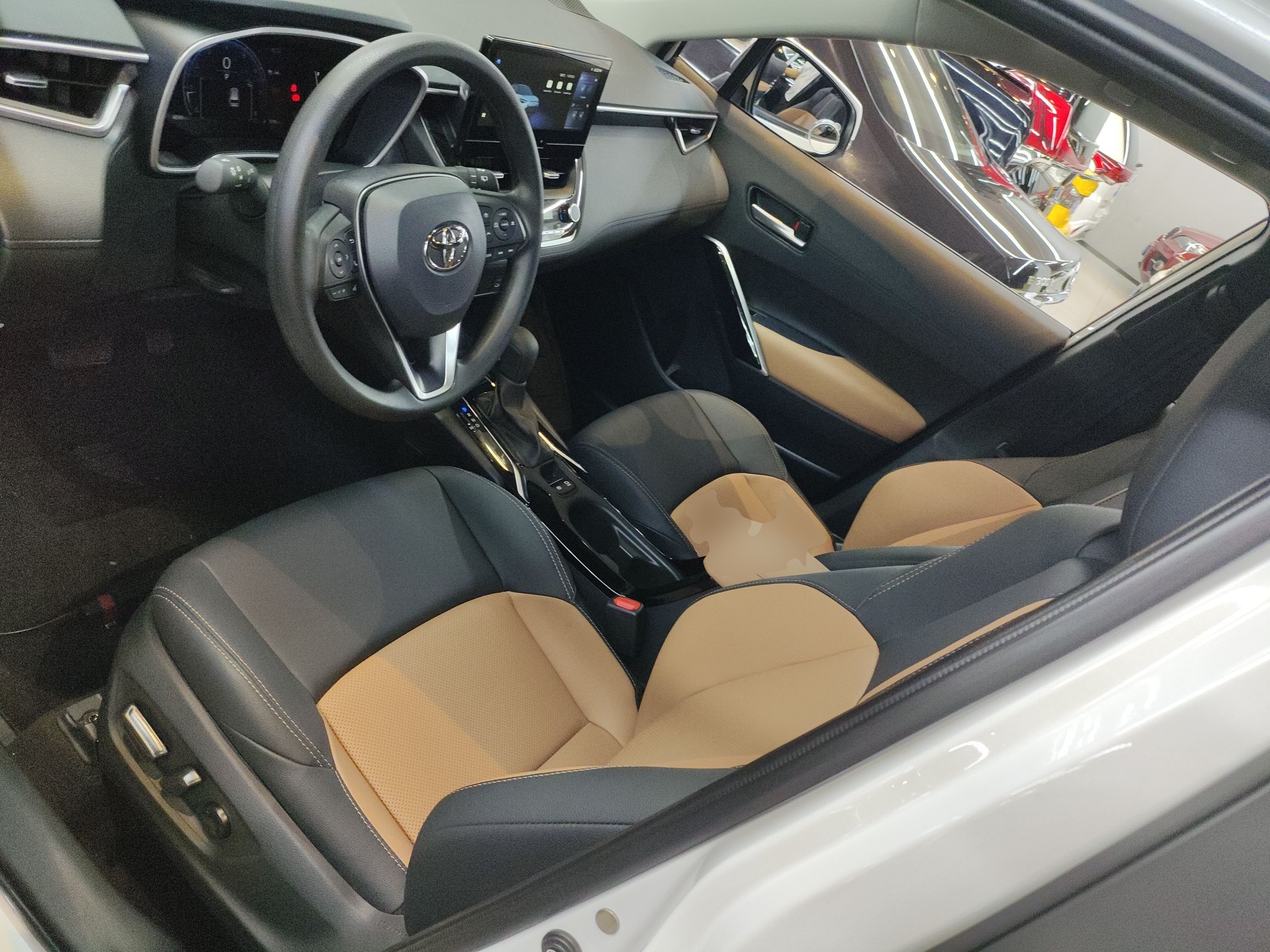 المقاعد الأمامية داخل السيارة