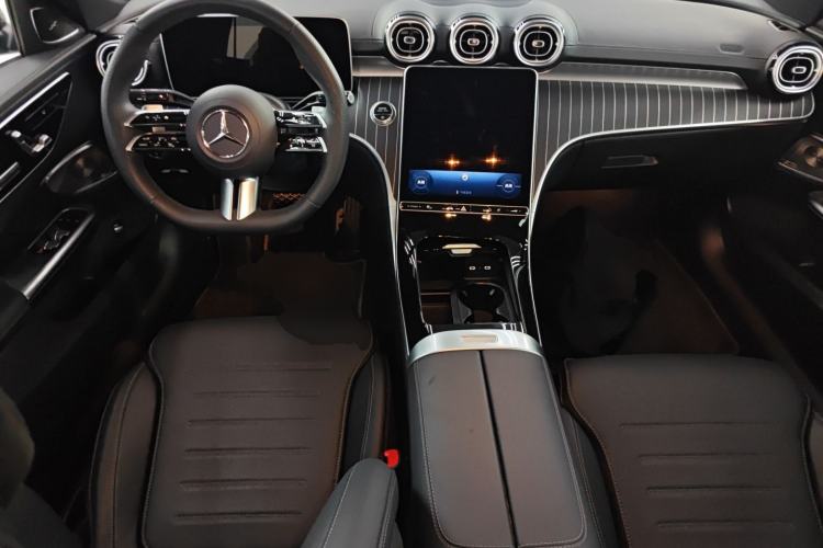 Used Mercedes-Benz C-Class 2025 C 260 L Obsidian Night Sport Edition Center Console
