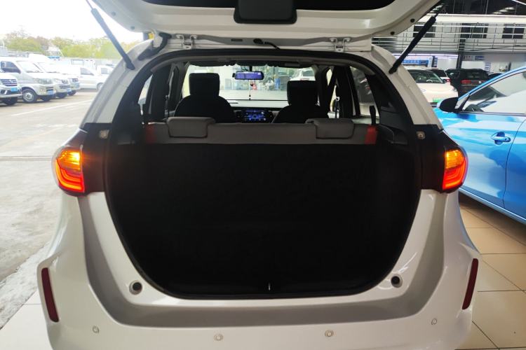 Used Honda LIFE 2021 1.5L CVT SPORT Heartbeat Edition Trunk