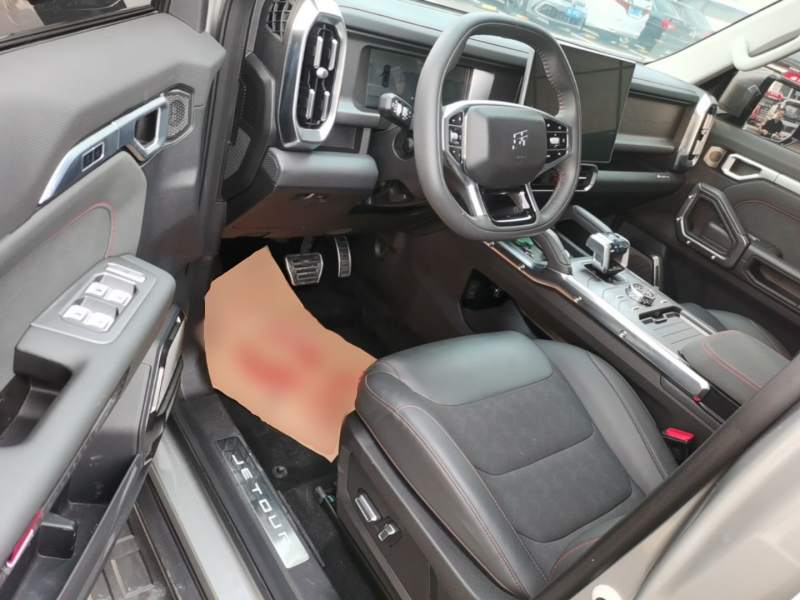 Used JETOUR Traveler 2023 2.0T All-Wheel-Drive CrossPRO — 15