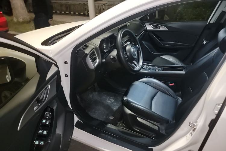 Used Mazda 3 Axela 2019 Cloud-Controlled Sedan 1.5L Automatic Luxury Model China VI Standard Driver Seat