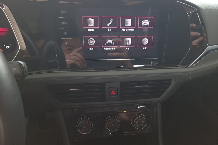 Used Volkswagen Sagitar 2021 280TSI DSG Excellence Edition Audio And AC Panel