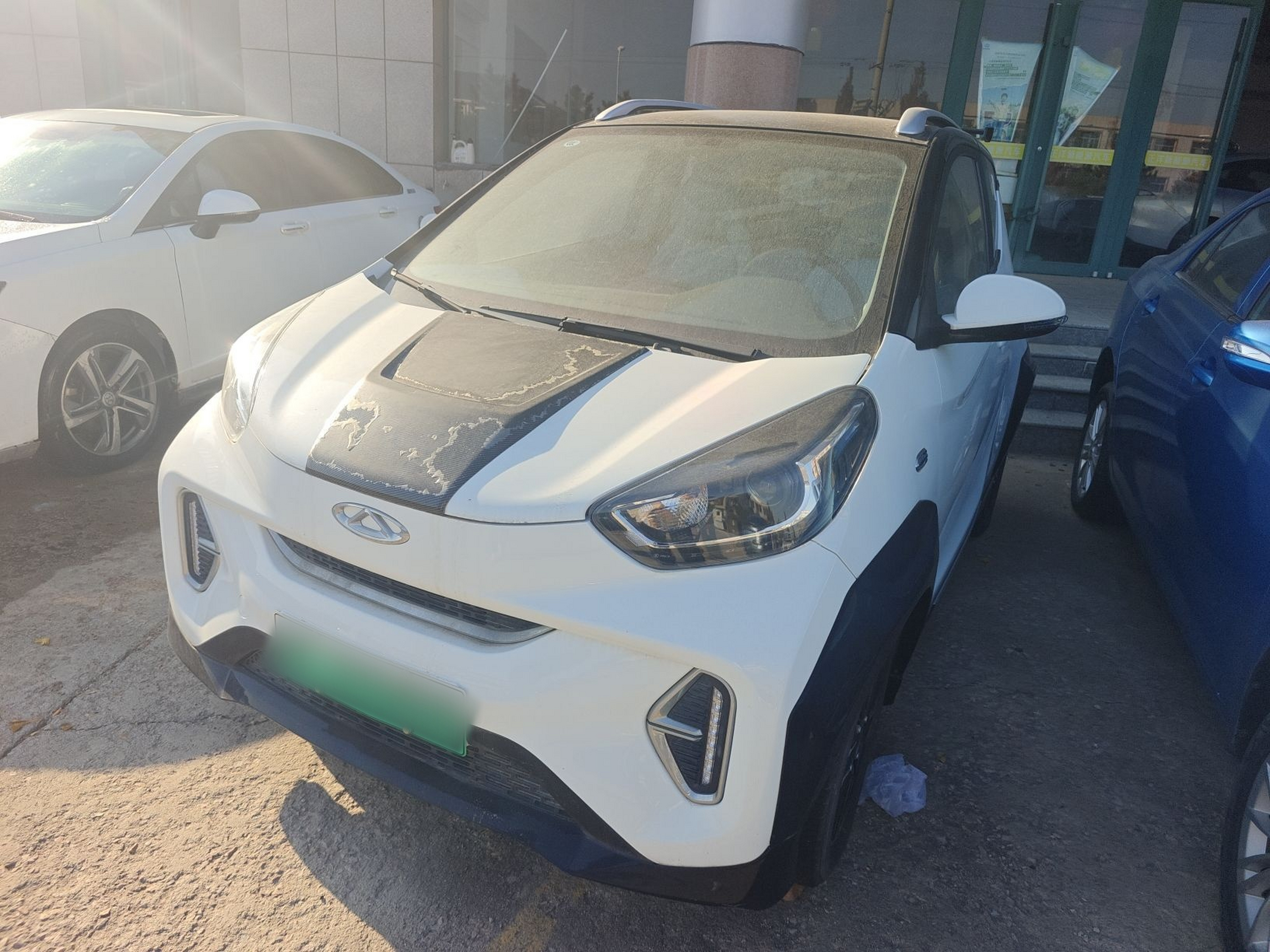 تحت مقدمة السيارة