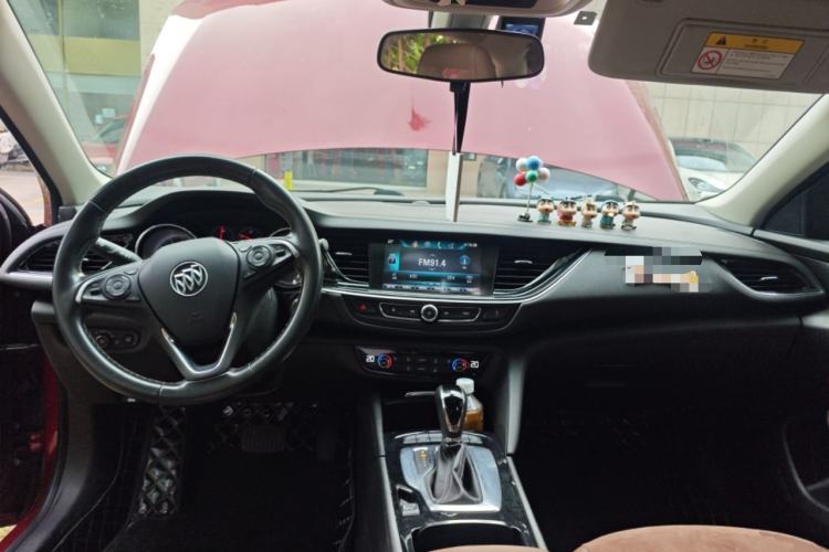 Used Buick Regal 2017 20T Luxury Model Center Console