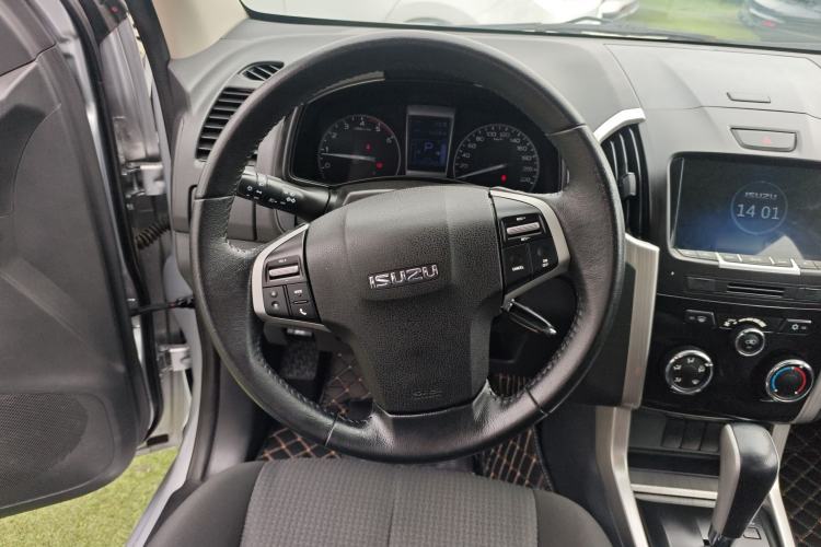 Used Isuzu D-MAX 2018 3.0T Two-Wheel Drive Automatic Elite Version 4JJ1-TC HI
