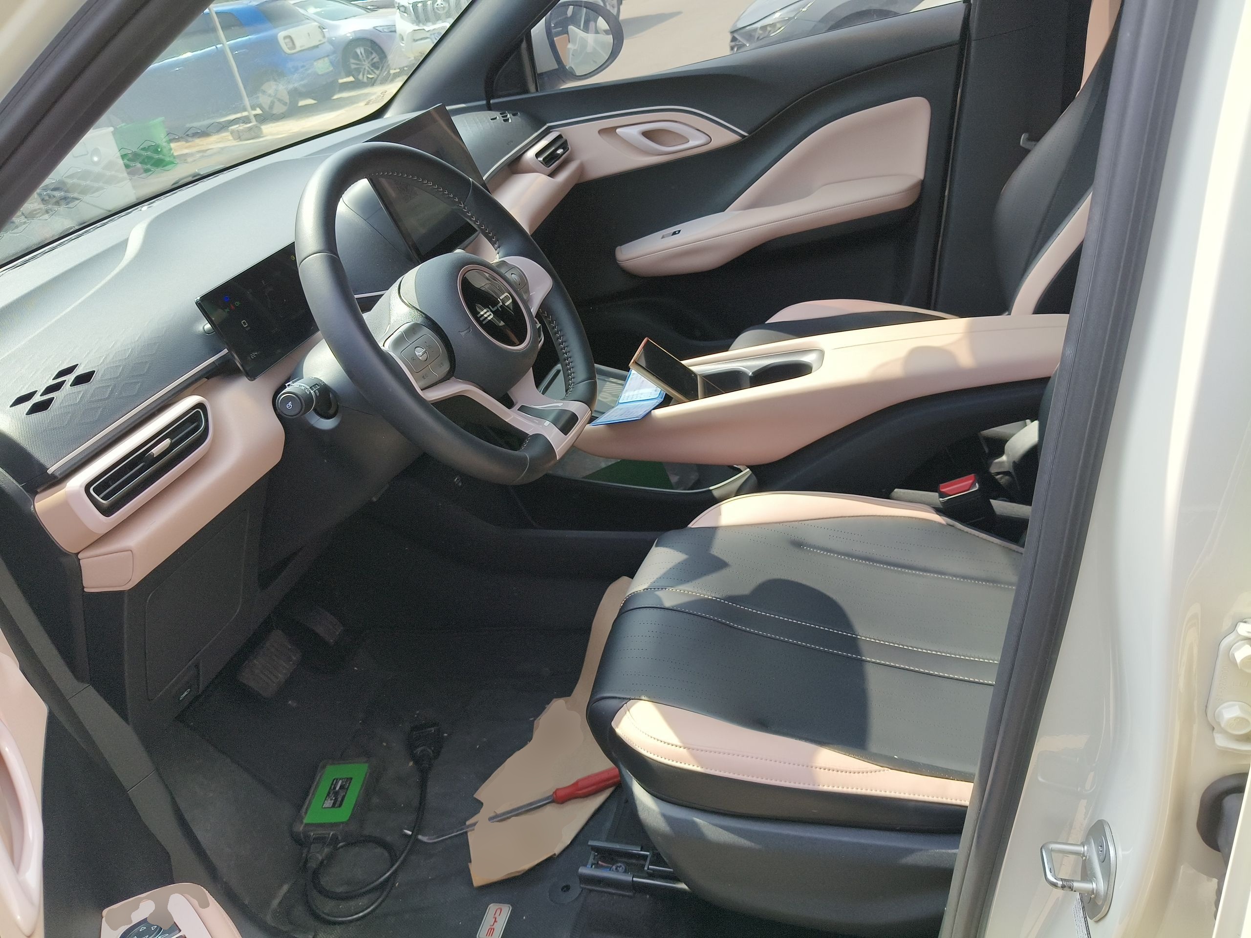 المقاعد الأمامية داخل السيارة