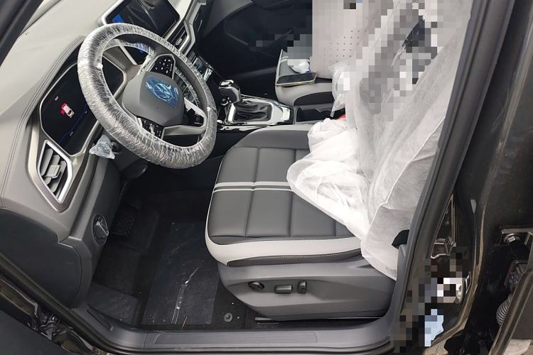 Used Volkswagen T-ROC 2025 Facelifted 300TSI DSG Two-Wheel-Drive Starlight Edition
