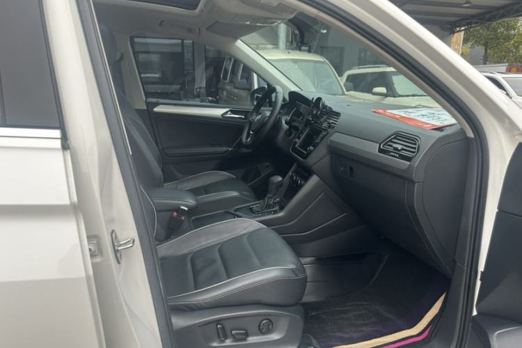 Used Volkswagen Tiguan L 2017 330TSI Automatic Two-Wheel Drive Flagship Edition Interior 6