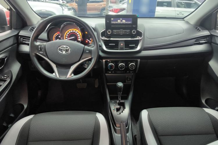 Used Toyota YARiS L Zhi Xiang 2022 1.5L CVT Leading PLUS Edition Center Console