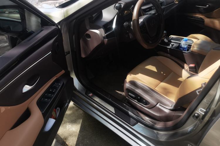 Used Lexus ES 2020 200 Excellence Edition
