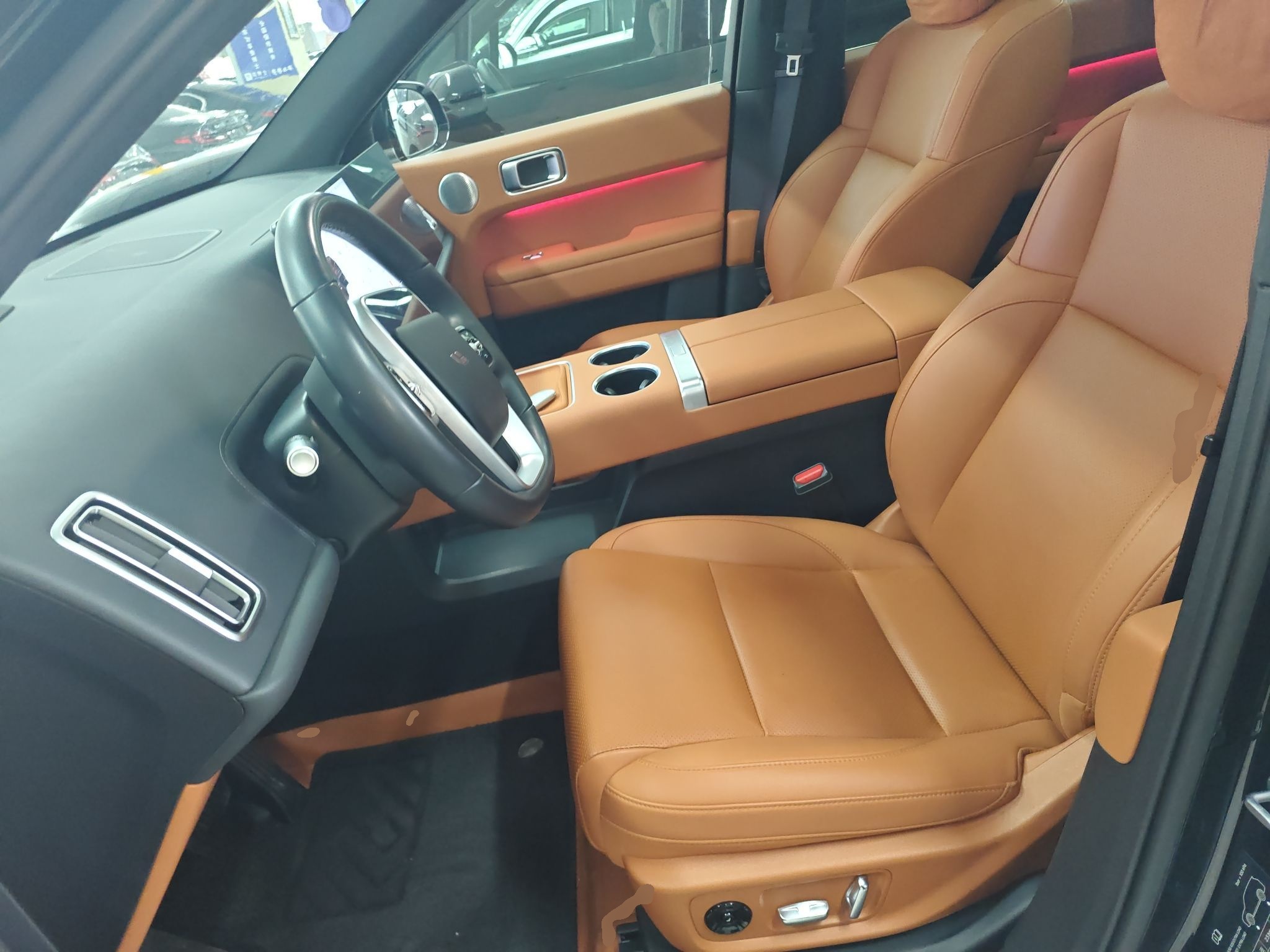 المقاعد الأمامية داخل السيارة