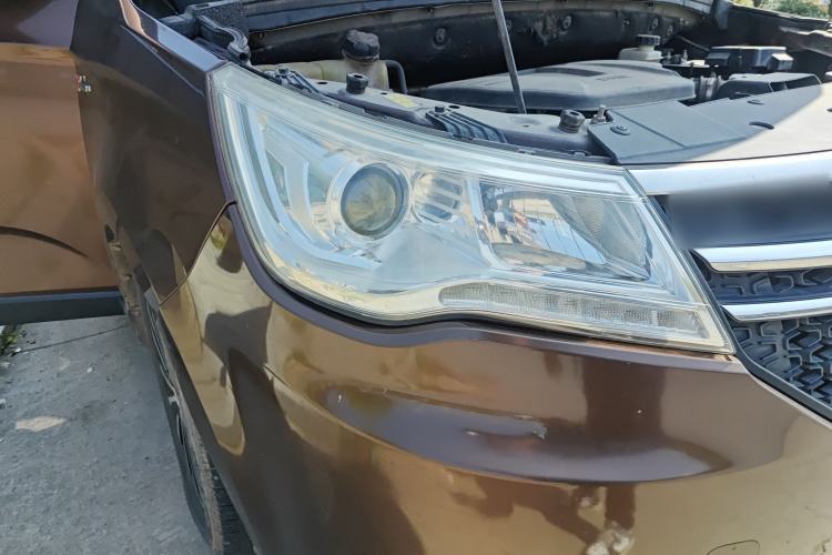 Used BAIC Weiwang M50F 2017 1.3T Standard Model Right Front Headlight