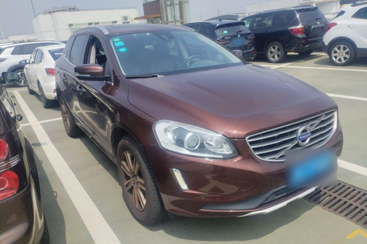 Used Volvo XC60 2016 T5 Smart Version Front Right 45 Deg