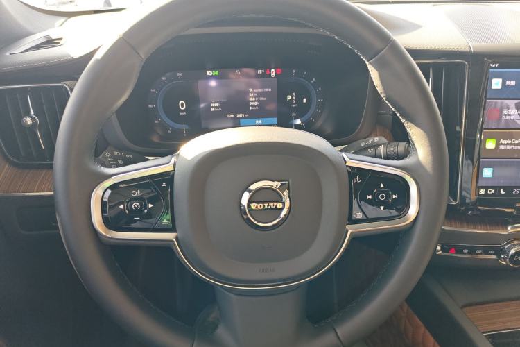 Used Volvo XC60 2025 B5 Four-Wheel Drive Smart & Advanced Luxury Edition
