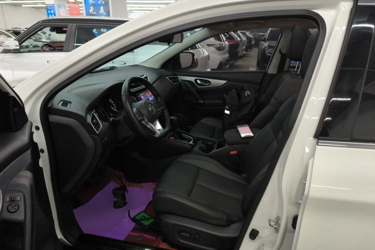 Used Nissan Qashqai 2022 2.0L CVT XV Premier Luxury Edition Left Front Seat