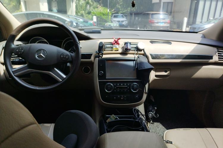 Used Mercedes-Benz R-Class 2017 R 320 4MATIC Business Edition Prestige Model
