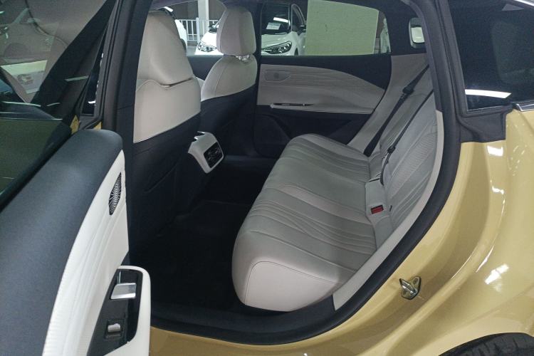 Used Geely Galaxy E8 2024 665 km Range Rear-Drive Starship Long-Range Version
