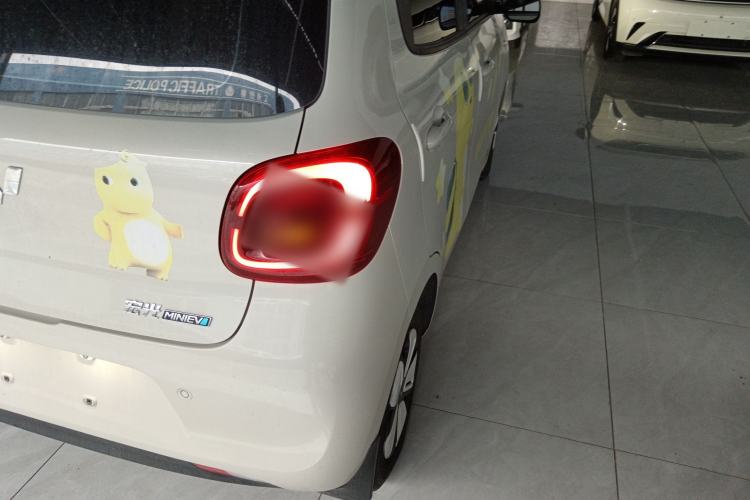 Used Wuling Hongguang MINIEV 2025 Four-Door Version Zhenxiang+ Edition Exterior 3