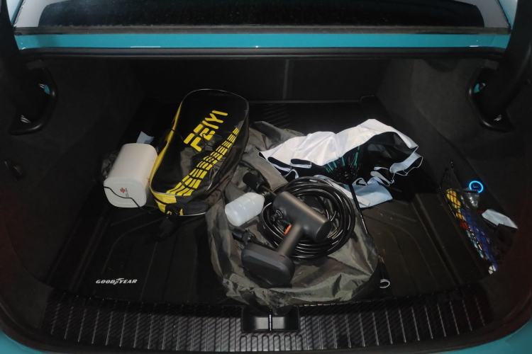 Used Xiaomi Auto SU7 2024 Four-Wheel Drive Ultra-Long Range Advanced Intelligent Driving Max Edition Trunk