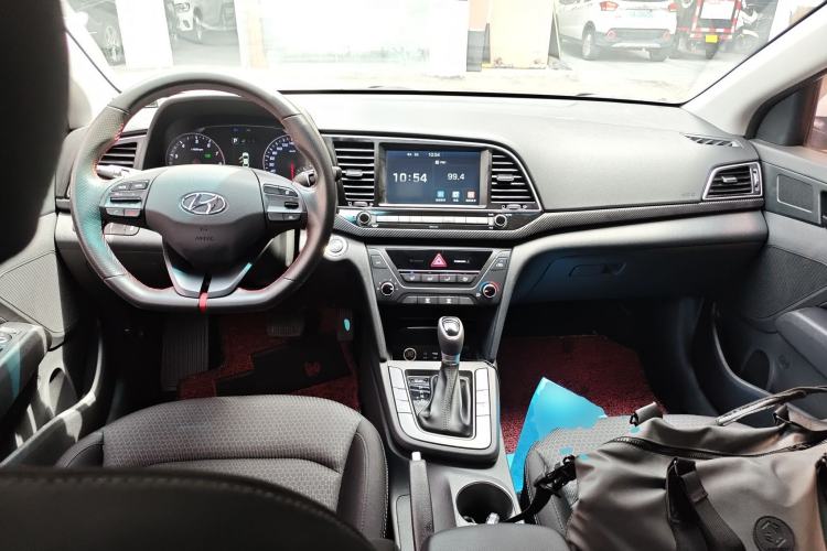 Used Hyundai Elantra (6th Generation / Lingdong) 2018 1.4T Dual-Clutch Xuan Dong · Dynamic Edition Center Console