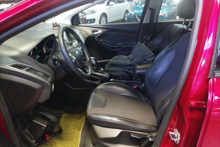 Used Ford Focus 2012 Hatchback 1.6L Automatic Fashion Edition Left Front Seat