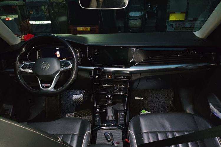 Used Volkswagen Passat 2022 330TSI Elite Edition Center Console