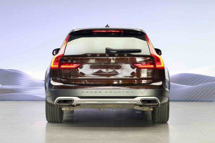 Used Volvo V90 2017 Cross Country T5 AWD Prestige Edition