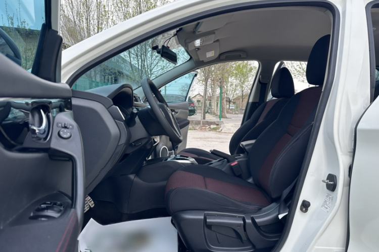 Used Nissan Qashqai 2016 2.0L CVT Elite Edition Interior 2