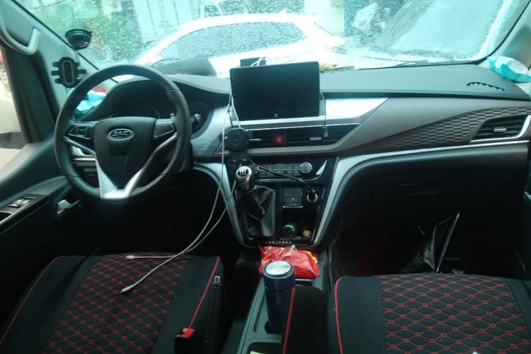 Used JAC Refine M3 2023 1.8L 7/8-Seater Elite Edition Center Console