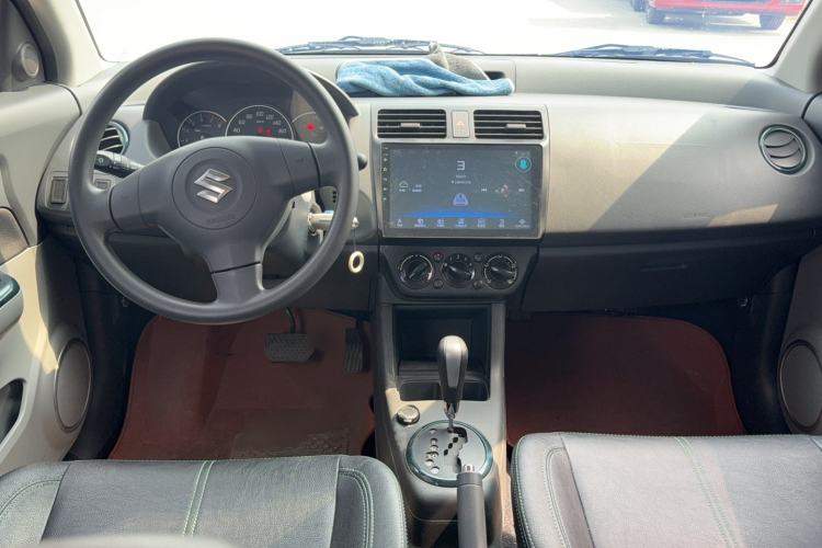 Used Suzuki Swift 2016 1.5L Automatic Fashionable Coolplay Edition Center Console