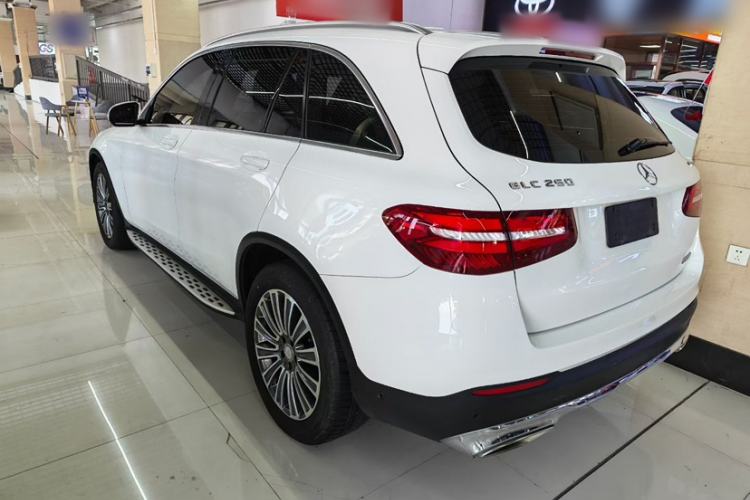 Used Mercedes-Benz GLC 2016 GLC 260 4MATIC Dynamic Edition Exterior 3