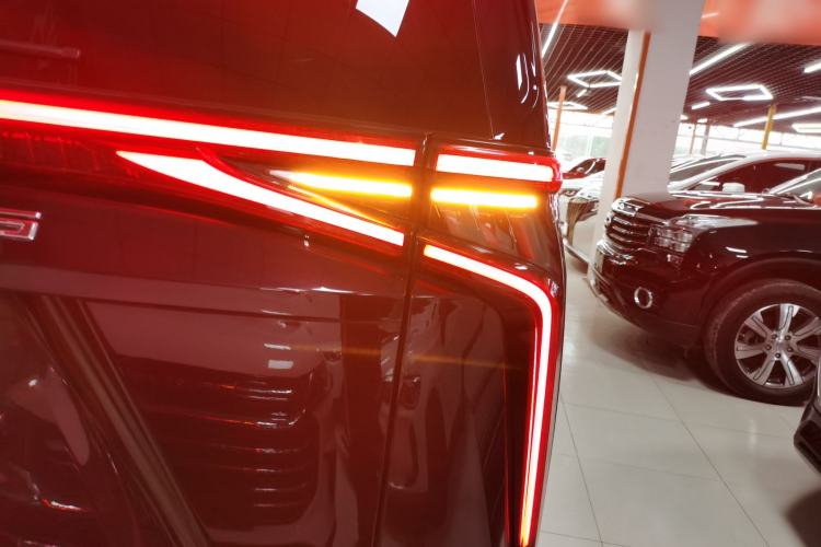 Used SAIC MAXUS G90 2023 2.0T Xingyun 7-Seater Version
