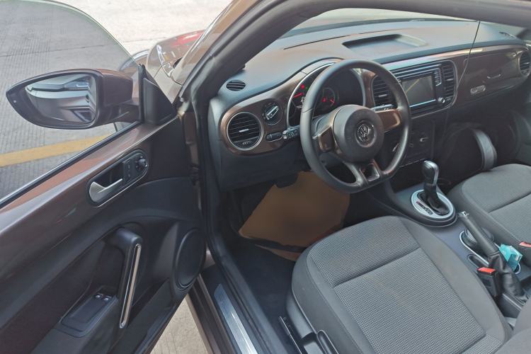 Used Volkswagen Beetle 2015 180TSI model
